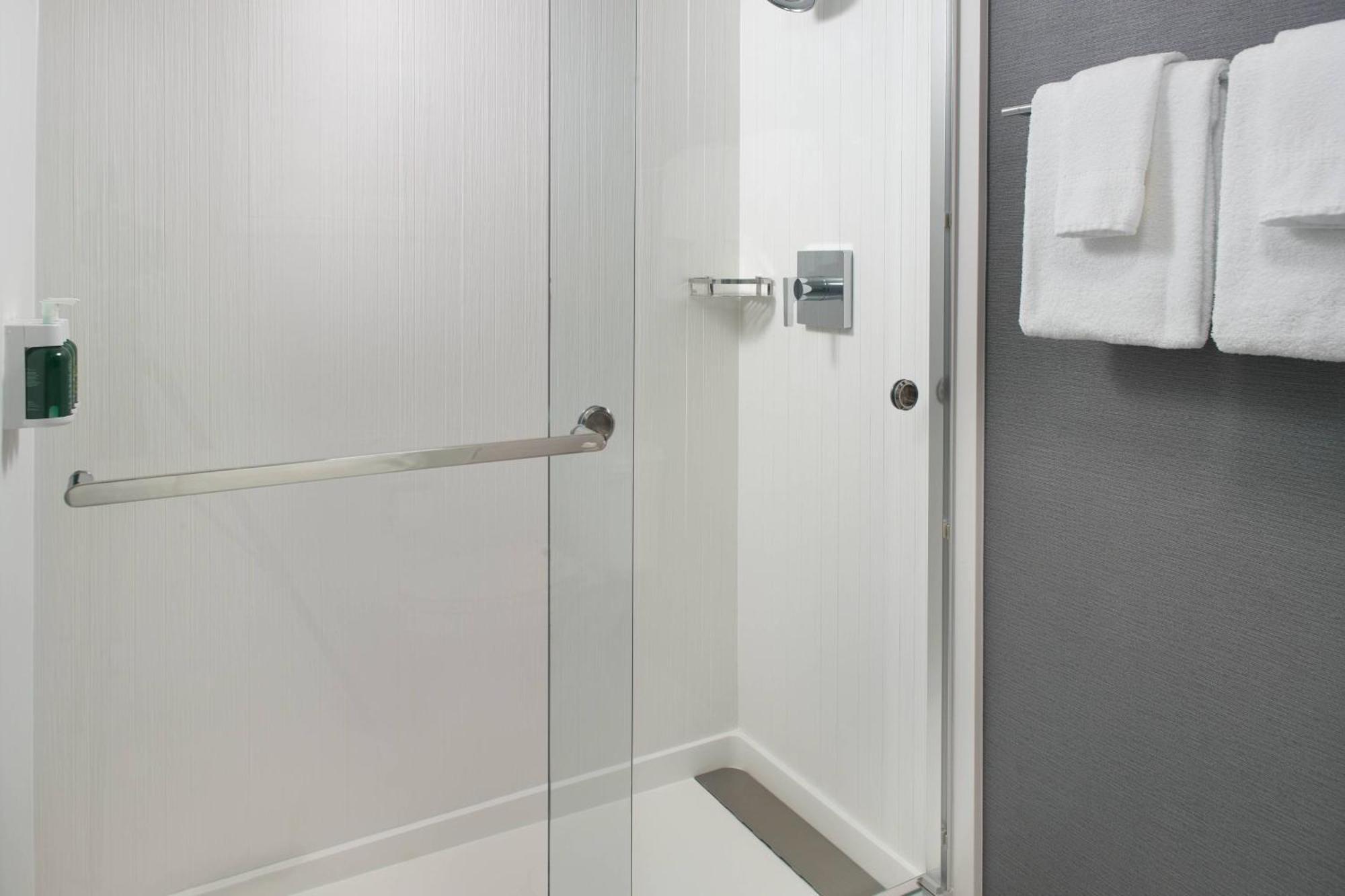 Courtyard By Marriott Raleigh Midtown Hotel Bagian luar foto