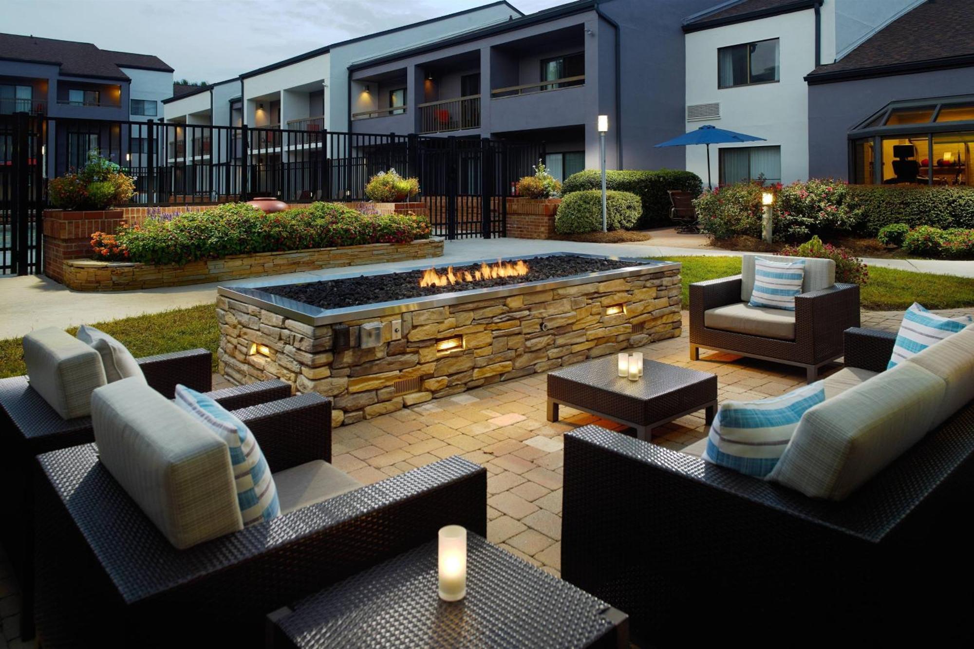 Courtyard By Marriott Raleigh Midtown Hotel Bagian luar foto