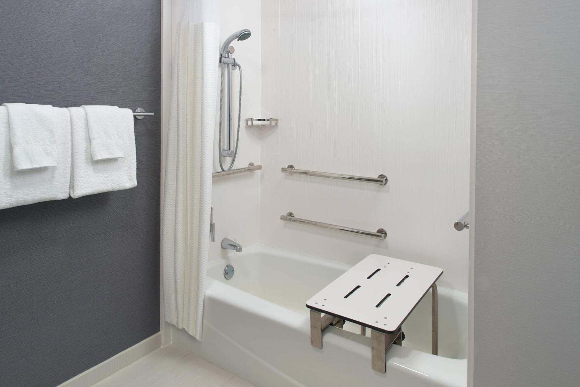 Courtyard By Marriott Raleigh Midtown Hotel Bagian luar foto