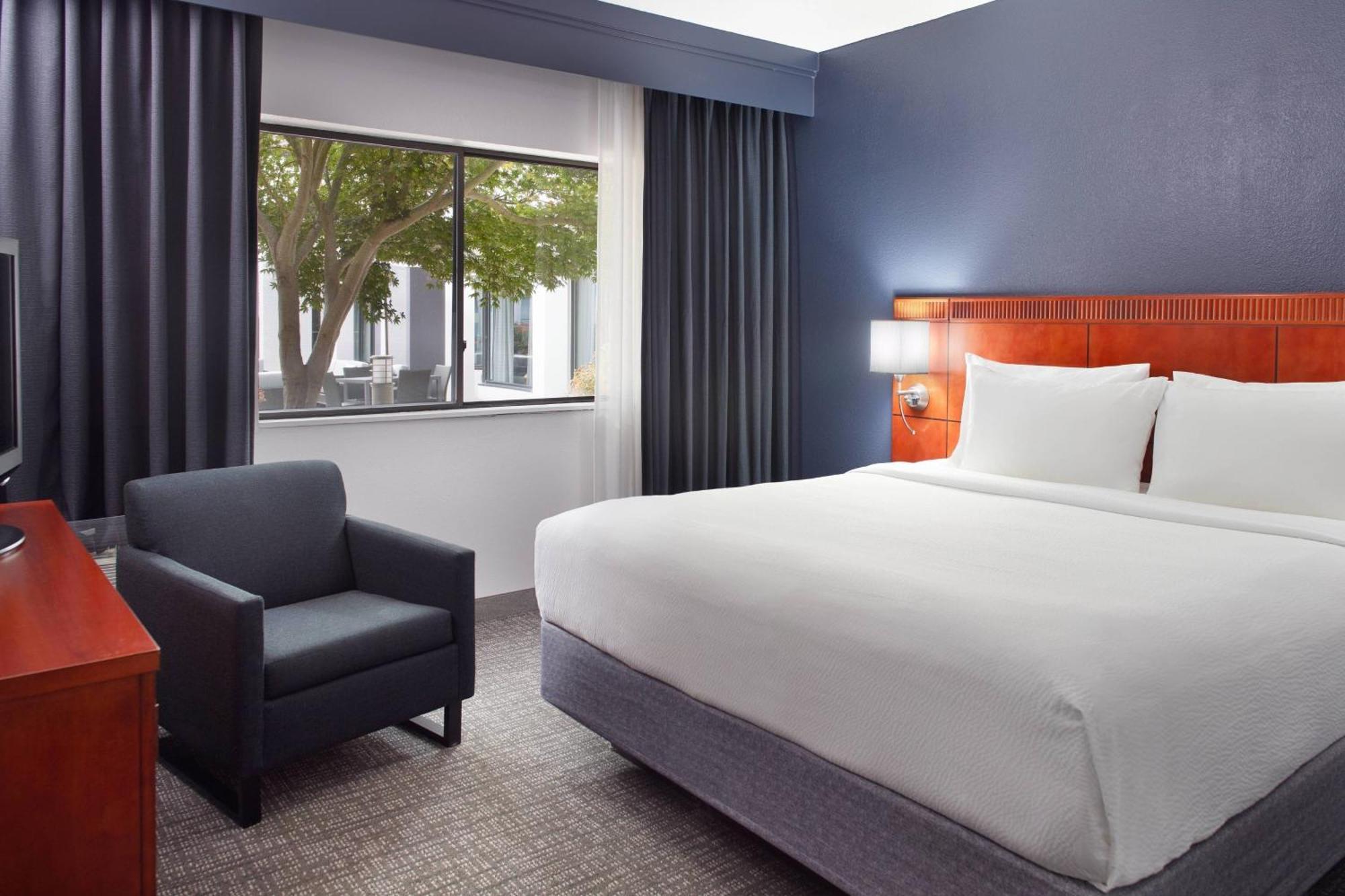 Courtyard By Marriott Raleigh Midtown Hotel Bagian luar foto