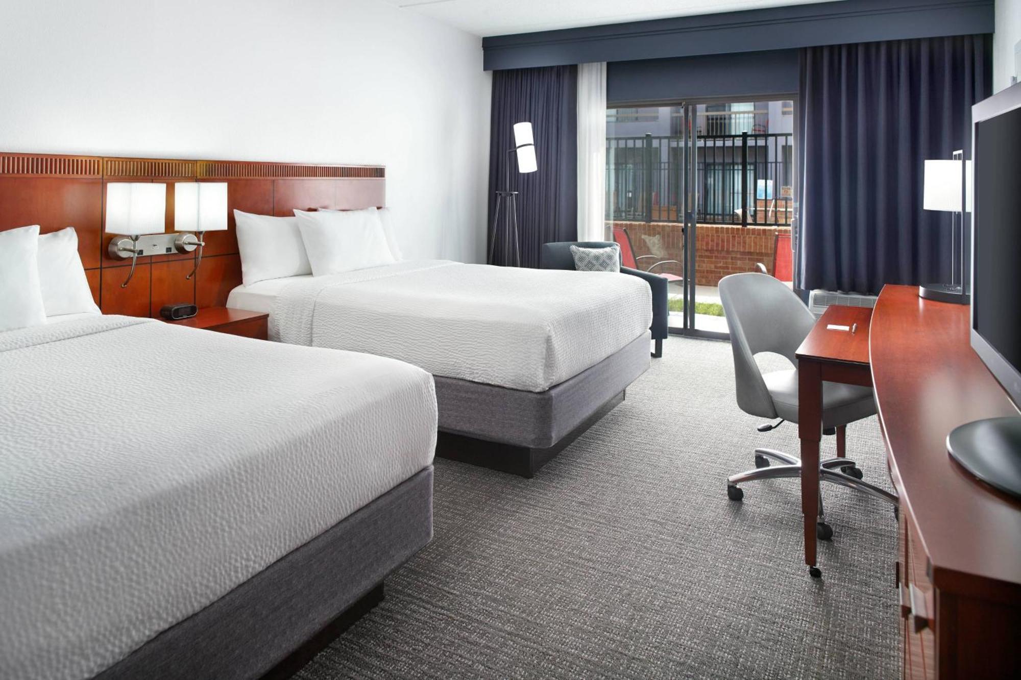 Courtyard By Marriott Raleigh Midtown Hotel Bagian luar foto