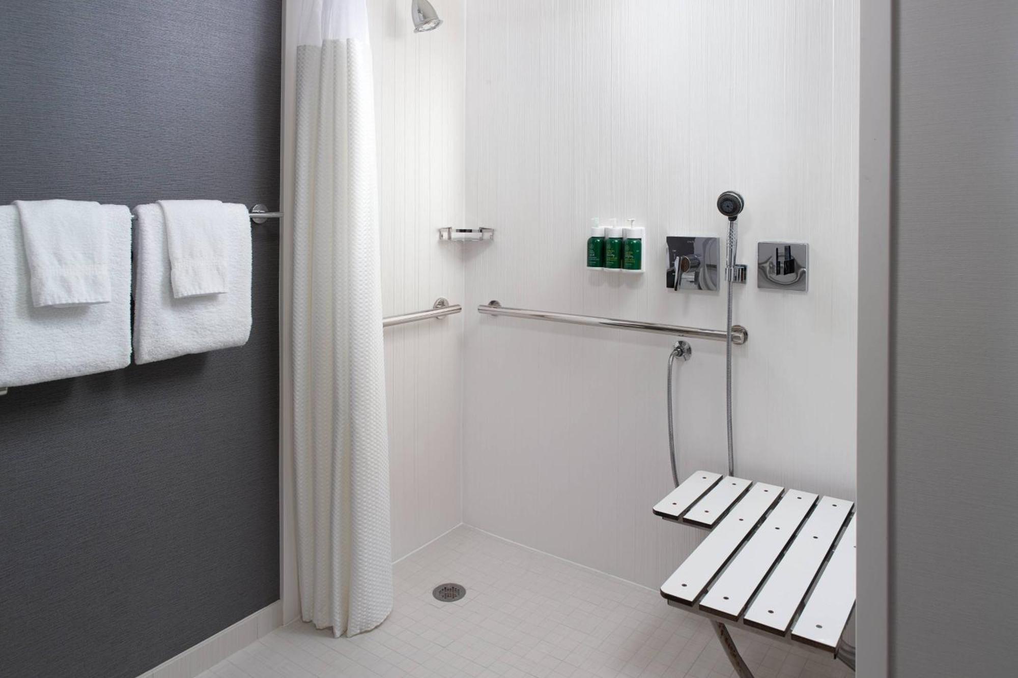Courtyard By Marriott Raleigh Midtown Hotel Bagian luar foto