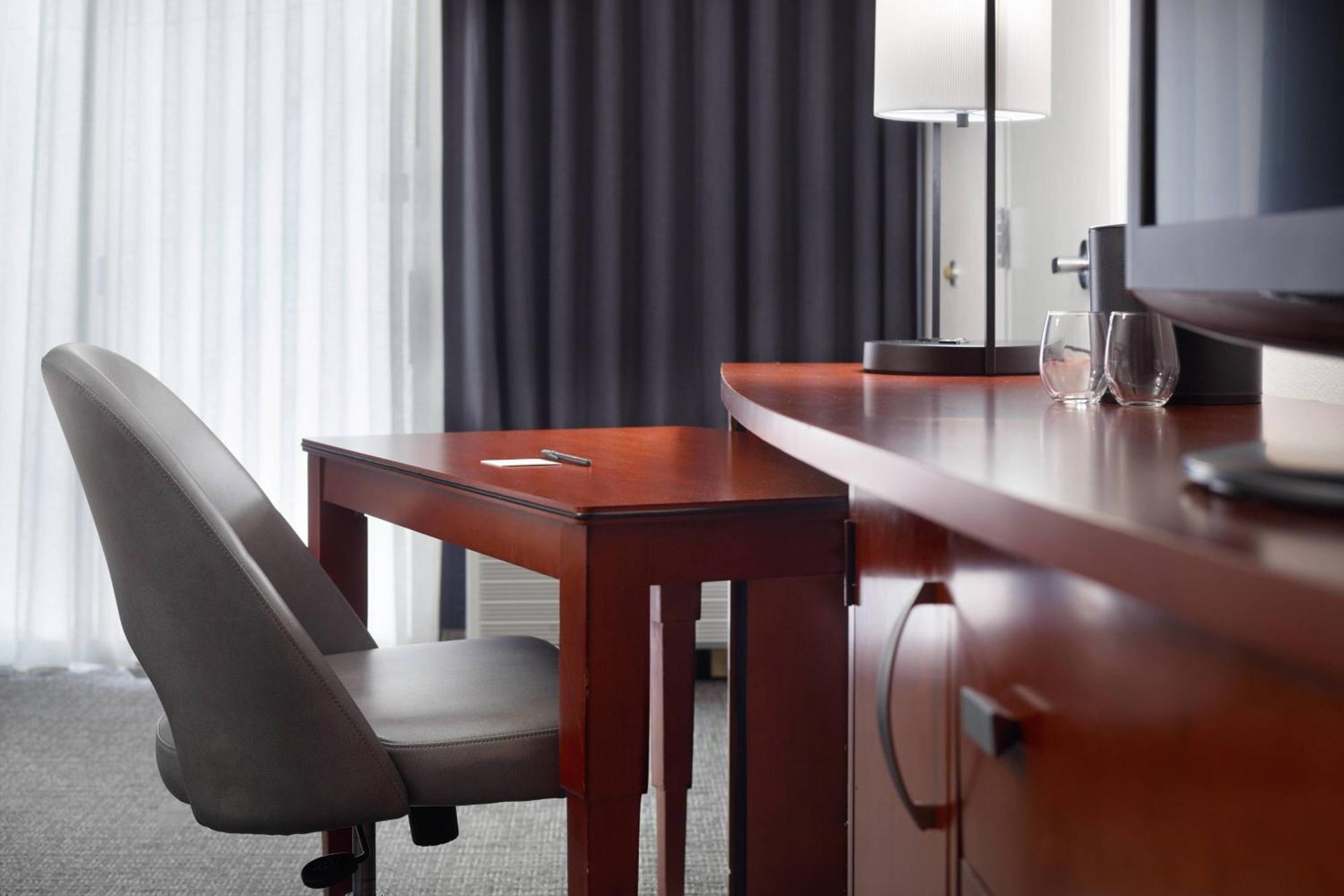 Courtyard By Marriott Raleigh Midtown Hotel Bagian luar foto